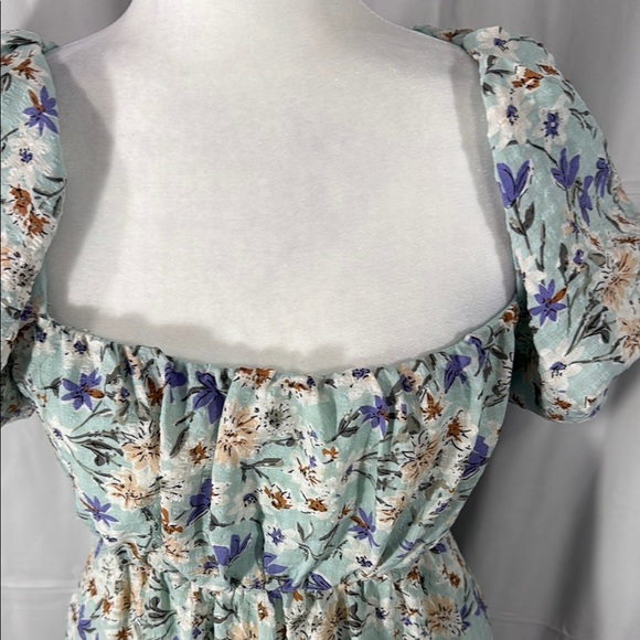 ASTR Floral Puff Sleeve Dress Size Medium - Picture 3 of 9